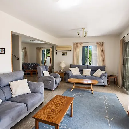 Merab Center Villa Ayía Nápa